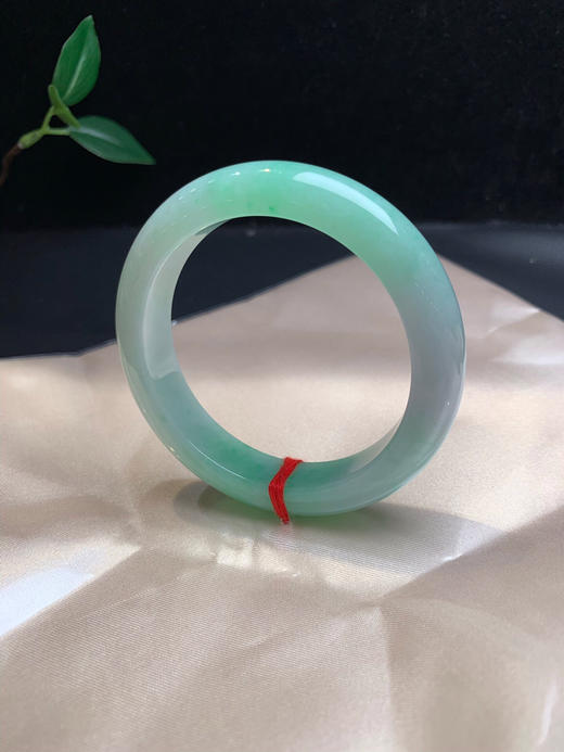 620092，56.5 绿底正圈，整条底妆细腻，二处带清新绿底，清新甜美 商品图1