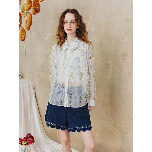 两三事 琉璃清梦 2025夏季新款复古荷叶边翻领印花长袖衬衫女 商品图1