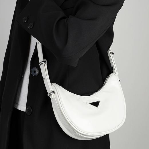 【预售3天】法式小众月牙包女2025新款高级感腋下包单肩斜挎包D2627 商品图0