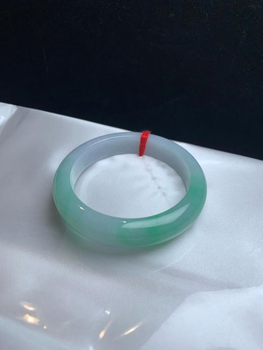 620086，55绿底正圈手镯，一半带绿底，干净清新 商品图5