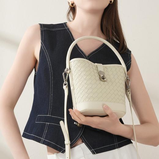 【预售3天】质感通勤女包百搭编织水桶包单肩手提包D3026 商品图1