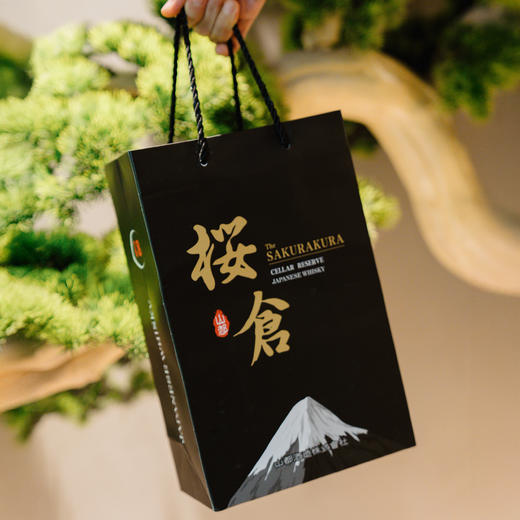 热卖！“1瓶难求日本原瓶进口”樱仓 18窖藏日本威士忌 白川水源 好水酿好酒 商务宴请夜宵小酌 送礼袋 700ml/瓶 商品图9