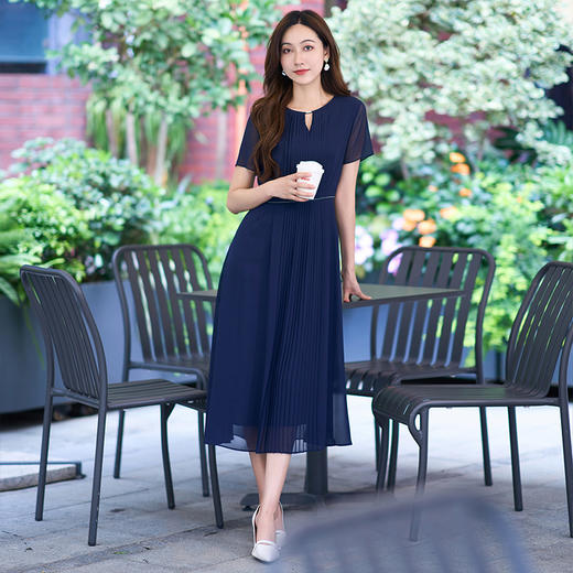 【飘逸薄纱显瘦连衣裙】EITIE爱特爱优雅法式压褶通勤2025夏新款B2507702 商品图6