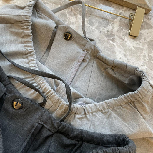 怒推！！外单工厂里的爆款！2025小众设计师压褶抗皱垂坠西装短裤女夏款！ 商品图2