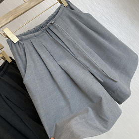 怒推！！外单工厂里的爆款！2025小众设计师压褶抗皱垂坠西装短裤女夏款！