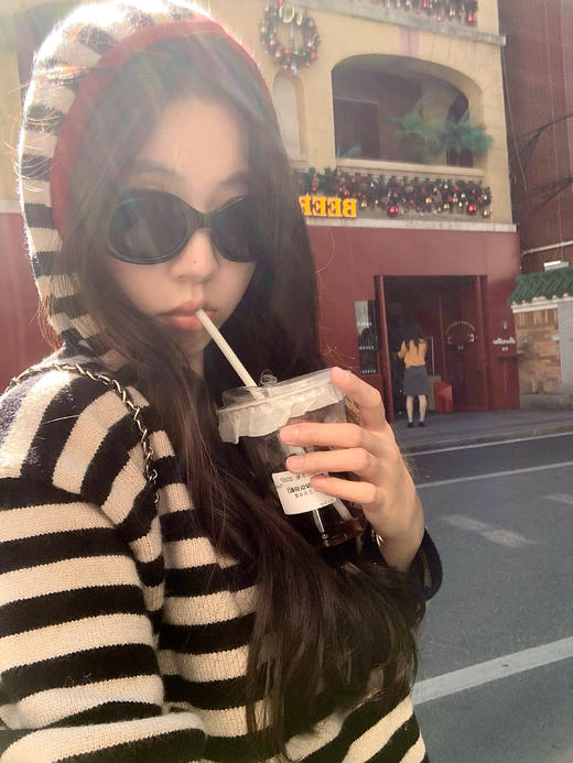 <曾小咸推荐> 黑色条纹连帽毛衣 商品图11