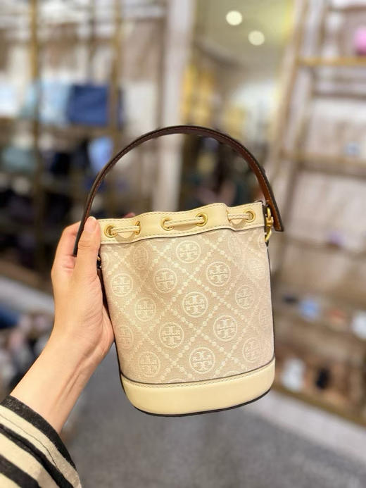 ¥1580🇺🇸Toryburch TB 专柜monogram 白色老花水桶mini小号，老花和logo元素绝美～尺寸约： 18*14*8.2cm 商品图2