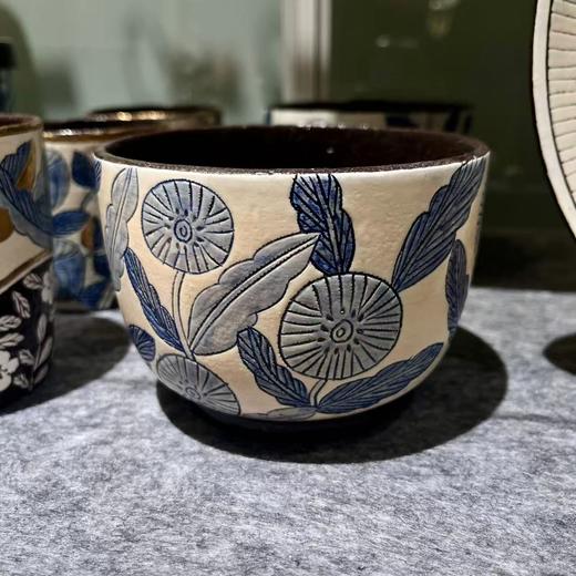 Cool Banana 手工黑陶釉下彩蓝色花碗 商品图0