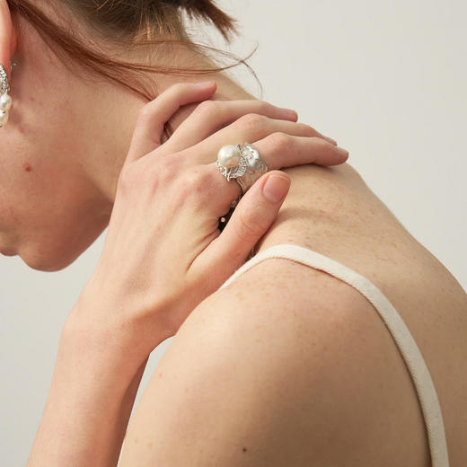 lost in echo2025夏季新款度假原创小众个性珍珠手工挂坠开口戒指 商品图3