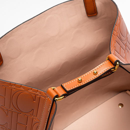 【预售3天】时尚经典纯色女式新款水桶包大容量单肩包CO1C2041 商品图3