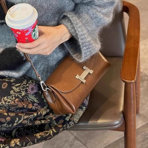 【预售3天】高级质感小包包女2025新款手袋简约百搭小方包复古洋气通勤斜挎包YM6913 商品图2