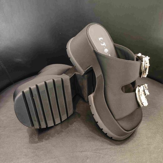 LFGJ16702时尚厚底凉拖 商品图3