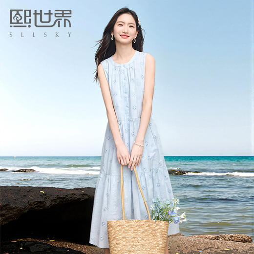 【专属特价】熙世界重工雕孔绣花无袖连衣裙女2025夏季新款海边度假圆领背心裙 商品图0