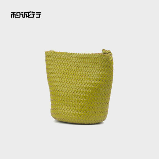 和诚行 2025新款小众编织水桶包女时尚休闲真皮简约单肩包4420163 商品图1