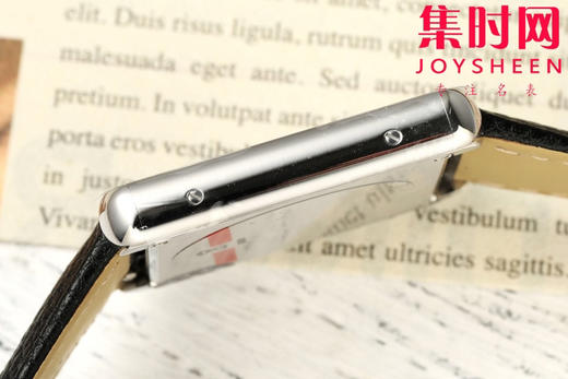 卡地亚Tank AF坦克系列 中号 女士石英腕表
【表壳】表盘尺寸：中号33.7mm*25.5mm 商品图6
