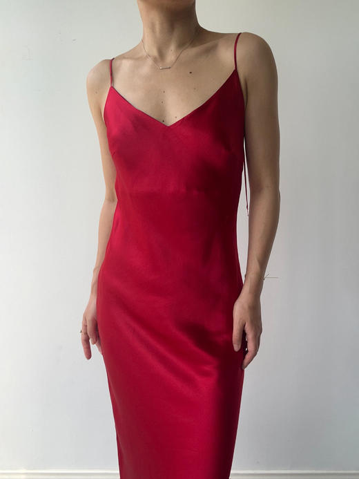 丝所｜S23C007 水晶斜裁V领长连衣裙［ 黑 / 白 / 红 ] 商品图5