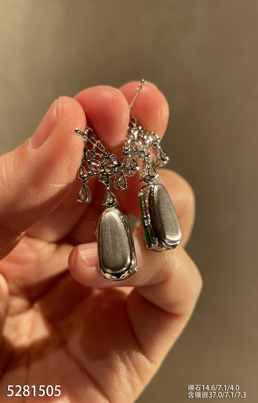 高冰种艳绿福豆耳坠【5281505】具体价格微信咨询 商品图7