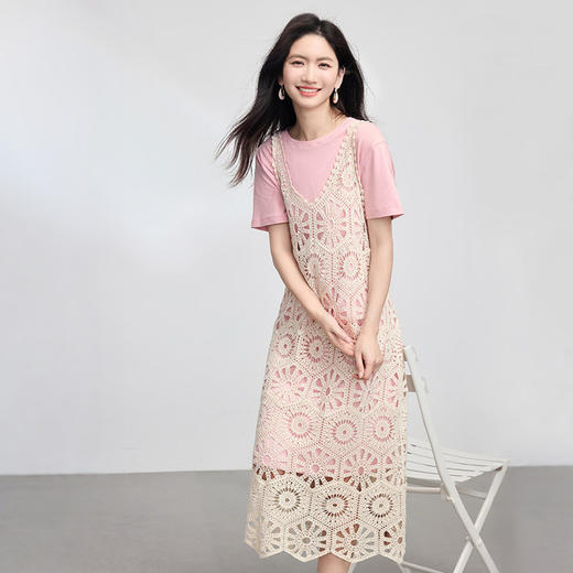 【专属特价】熙世界波嬉风钩花镂空背心连衣裙套装女夏季短袖T恤吊带裙两件套 商品图3