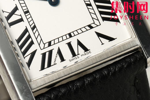 卡地亚Tank AF坦克系列 中号 女士石英腕表
【表壳】表盘尺寸：中号33.7mm*25.5mm 商品图4