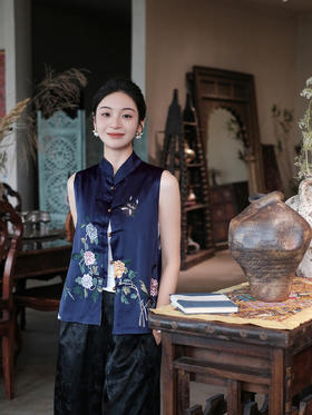 盛唐牡丹盛奢系列|重缎真丝手绣薄棉马甲-蓝黑(盛唐牡丹与非遗传承人干小潇联名系列)