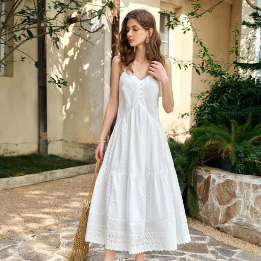 OLrain欧芮儿夏季2025新款白色法式吊带刺绣度假风收腰显瘦连衣裙 商品图3