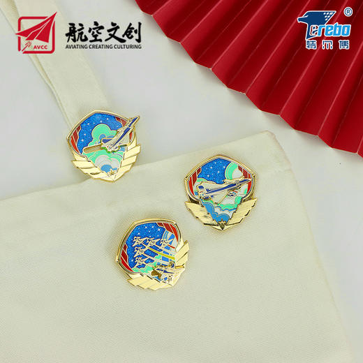 【中航工业官方正品 长春航展、九三阅兵纪念品】特尔博 联名款  “天空盛宴”飞行表演队特技徽章套装 独家收藏纪念 商品图1