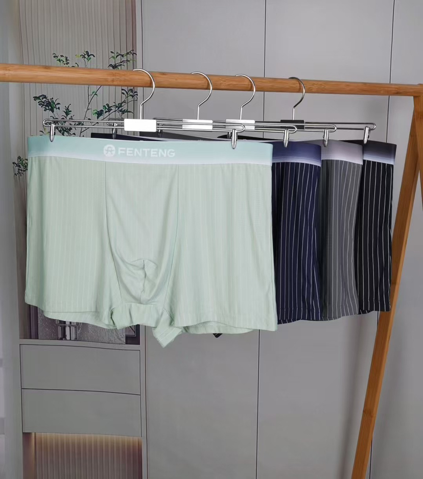 618大促破价📣4条59⚠️薄至0.1cm的冰丝内裤 
尺码L-4XL，颜色随机。
贴身衣物无质量问题不退换