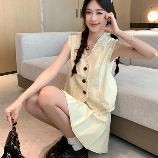 【AUChris澳克里斯小香风马甲两件套】 98% 棉斜纹面料 撞色缝纫线 +复古纽扣 富家乖乖女氛围直接拿捏住 商品图1