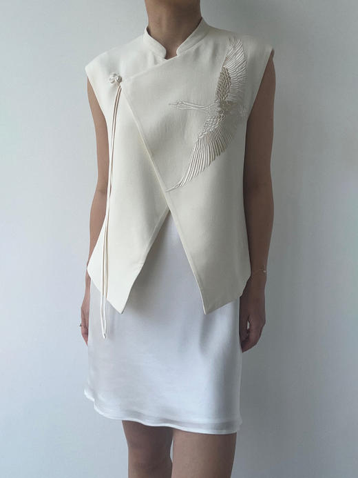 丝所｜S23C014 水晶斜裁V领短连衣裙［ 黑 / 白 / 红 ] 商品图4