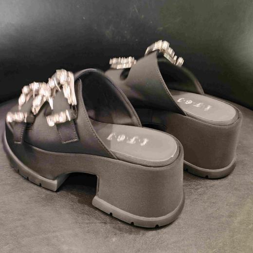 LFGJ16702时尚厚底凉拖 商品图4