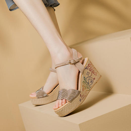 【预售5天】夏季真皮水钻露趾高跟防水台厚底坡跟凉鞋女SMQ&290-11 商品图1