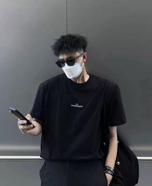 马吉拉LOGO刺绣情侣T（只有黑色） 商品图2