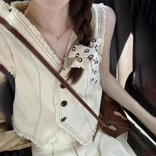 【AUChris澳克里斯小香风马甲两件套】 98% 棉斜纹面料 撞色缝纫线 +复古纽扣 富家乖乖女氛围直接拿捏住 商品图2