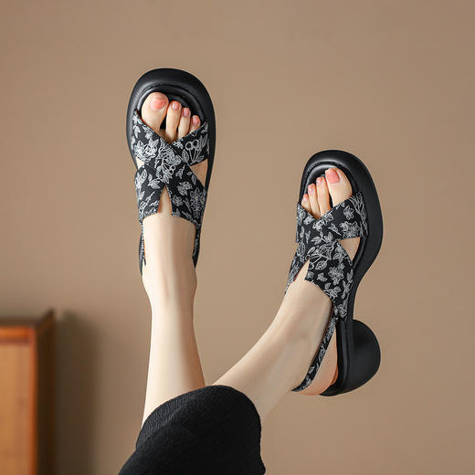 【预售5天】7cm舒适软底交叉带罗马鞋女夏真皮增高跟露趾休闲百搭厚底凉鞋T1&L2396-1 商品图2