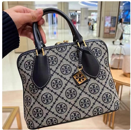 ¥1678🇺🇸Tb专柜新款 swing迷你贝壳包，藏蓝色老花logo，手拎单肩斜挎都可以，尺寸：16*21*8cm！ 商品图1