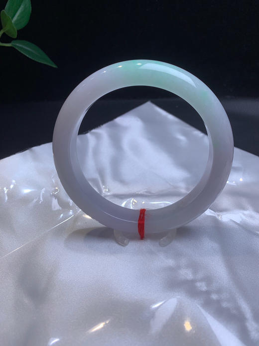 620095，60.5淡春彩手镯，一截淡雅的绿底，淡淡的紫底，清新干净 商品图0