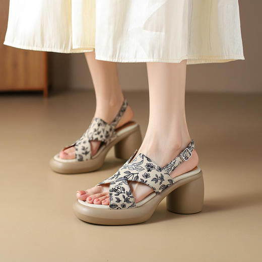 【预售5天】7cm舒适软底交叉带罗马鞋女夏真皮增高跟露趾休闲百搭厚底凉鞋T1&L2396-1 商品图4