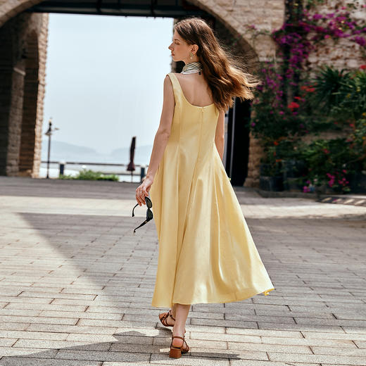 OLrain欧芮儿黄色方领背心连衣裙女夏季2025新款收腰显瘦气质长裙 商品图3