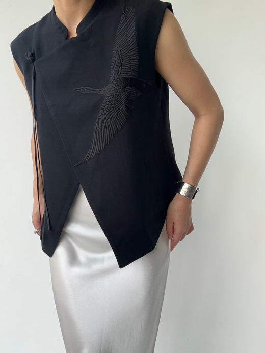 丝所｜S23N001 惊鸿斜襟马甲［ 黑A  / 白B  ] 商品图10