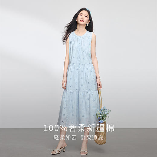 【专属特价】熙世界重工雕孔绣花无袖连衣裙女2025夏季新款海边度假圆领背心裙 商品图1