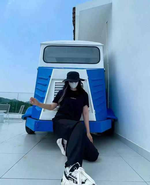 马吉拉LOGO刺绣情侣T（只有黑色） 商品图1