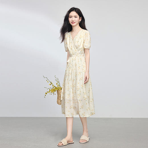熙世界黄色碎花连衣裙女2025年夏季新款法式收腰V领茶歇绝美裙子 商品图4