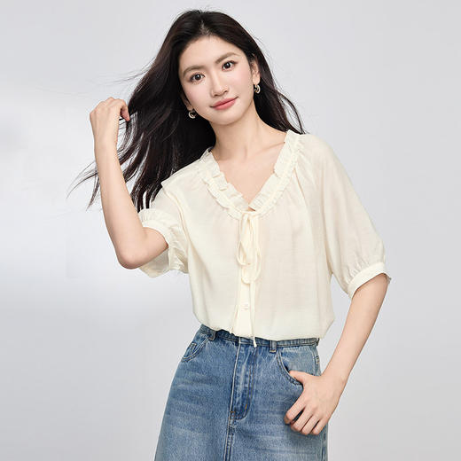 【专属特价】熙世界法式抽绳花边V领醋酸衬衫女高级感气质短袖上衣2025夏新款 商品图3
