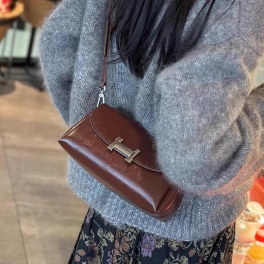 【预售3天】高级质感小包包女2025新款手袋简约百搭小方包复古洋气通勤斜挎包YM6913 商品图0