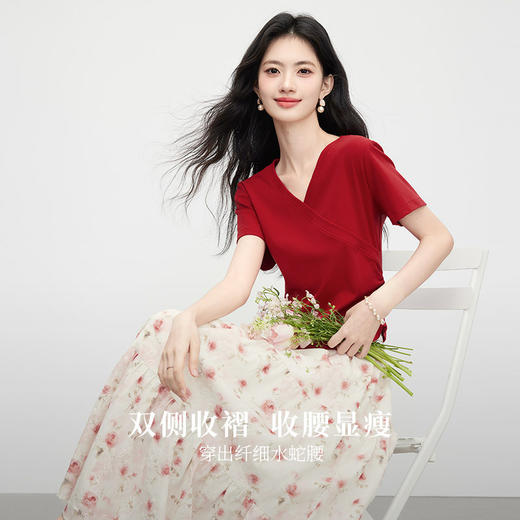 【周末秒杀】熙世界夏日出游穿搭套装女2025年新款短袖V领T恤碎花半身裙两件套 商品图1