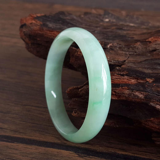 【天然正品】A货翡翠天然糯种浅绿底57号翡翠手镯56.9MM女士现售价：3280！030425AH21 商品图6