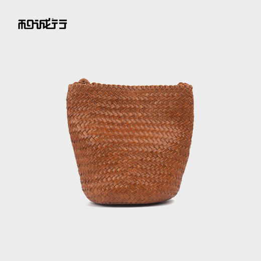 和诚行 2025新款小众编织水桶包女时尚休闲真皮简约单肩包4420163 商品图4