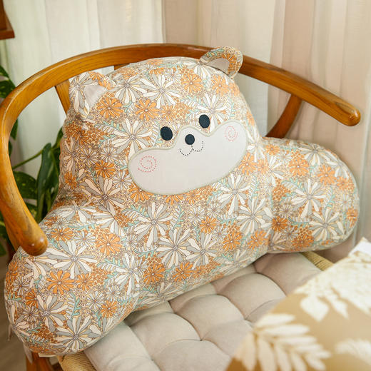 阳春小镇小熊腰枕抱枕靠垫办公椅靠背垫腰靠垫护腰腰托可拆洗久坐 商品图0