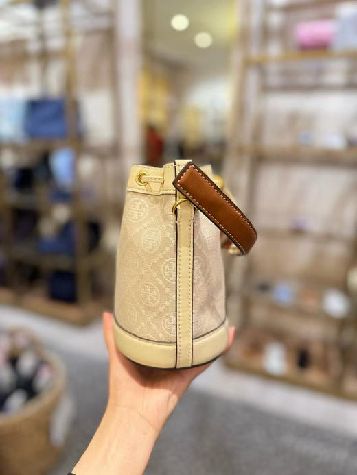 ¥1580🇺🇸Toryburch TB 专柜monogram 白色老花水桶mini小号，老花和logo元素绝美～尺寸约： 18*14*8.2cm 商品图1