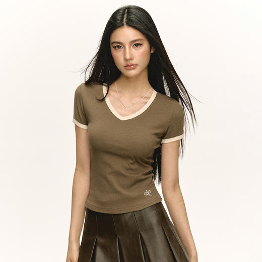 Ariseism 美式复古辣妹撞色V领短袖T恤女2025夏季新款修身上衣 商品图1